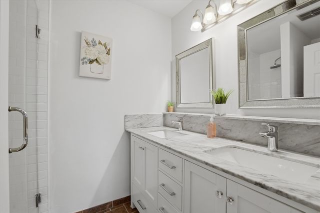 1747 W Crystal Lane 207, Mount Prospect, IL 60056