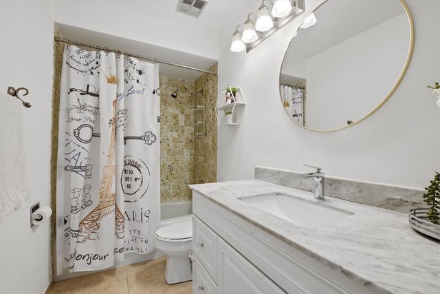 1747 W Crystal Lane 207, Mount Prospect, IL 60056