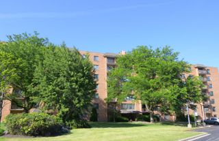 1747 W Crystal Lane 207, Mount Prospect, IL 60056