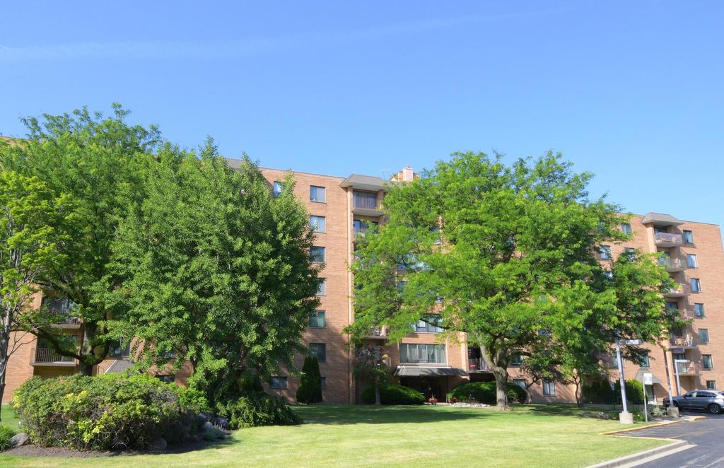 1747 W Crystal Lane 207, Mount Prospect, IL 60056