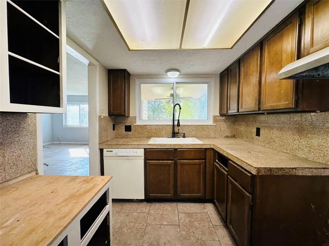 12791 Lake Conroe Hills Drive, Willis, TX 77318