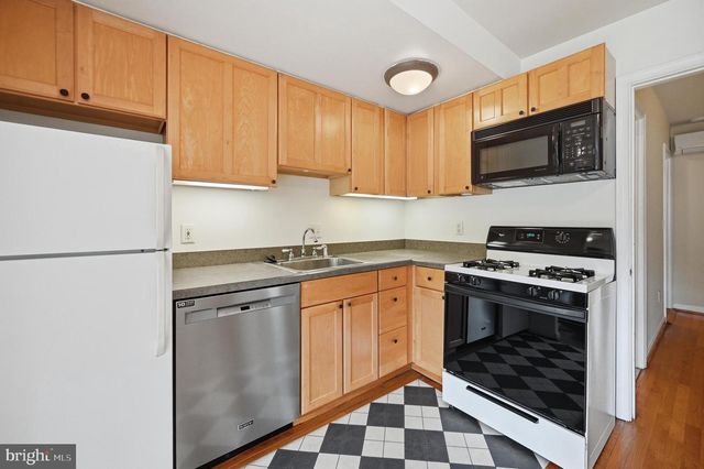 406 10TH ST SE, Washington, DC 20003