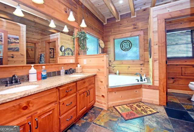 327 Prospectors Pass, Ellijay, GA 30536