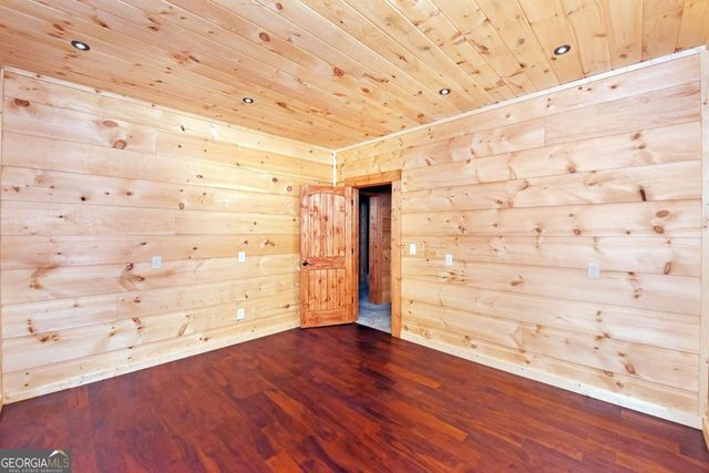 327 Prospectors Pass, Ellijay, GA 30536