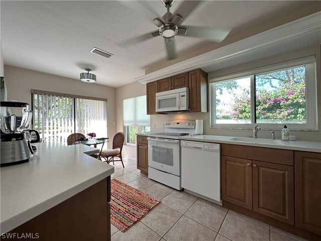 829 Reef Point CIR 46, Naples, FL 34108