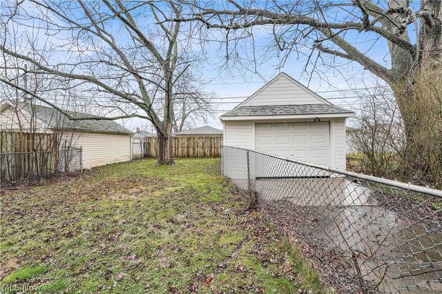 18721 Fairway Avenue, Maple Heights, OH 44137