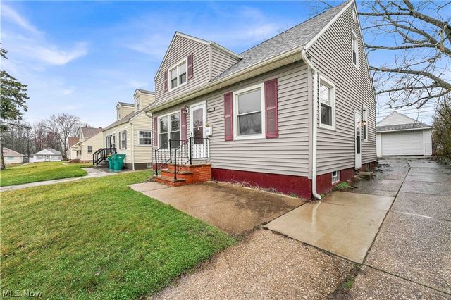 18721 Fairway Avenue, Maple Heights, OH 44137
