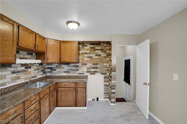 18721 Fairway Avenue, Maple Heights, OH 44137