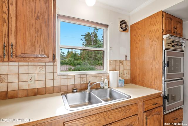 2615 Turnagain Parkway, Anchorage, AK 99517