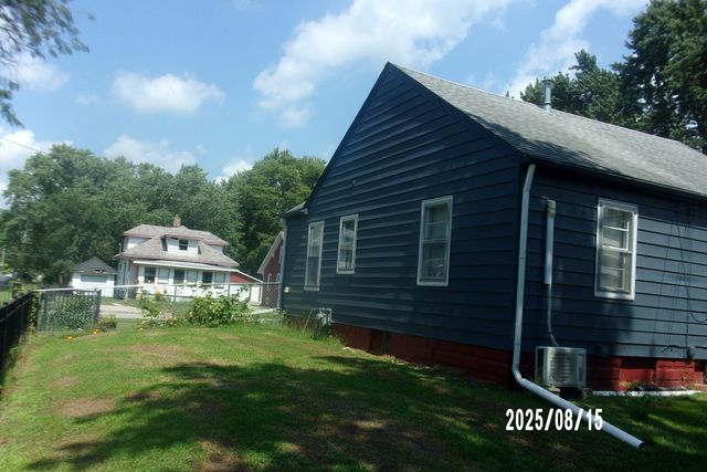 427 E Oak Street, Watseka, IL 60970