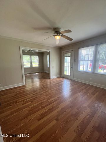 1693-r Vine Street, Biloxi, MS 39531