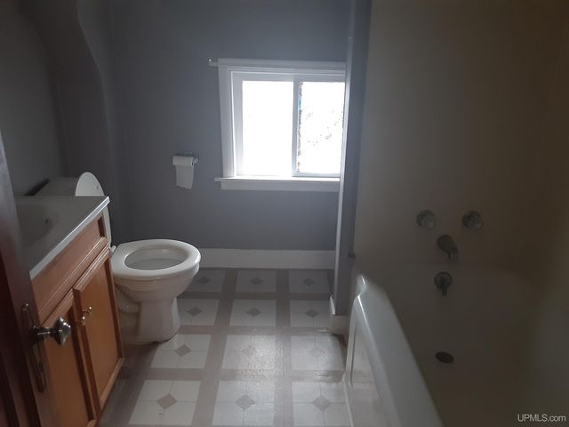 805 & 807 Eli Avenue, Bessemer, MI 49911