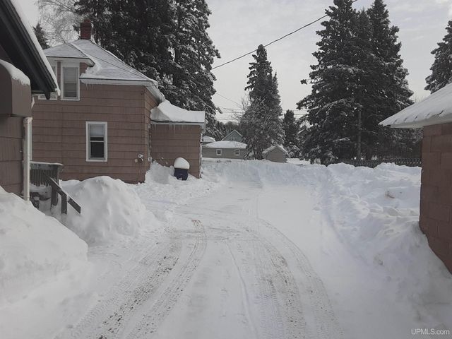 805 & 807 Eli Avenue, Bessemer, MI 49911