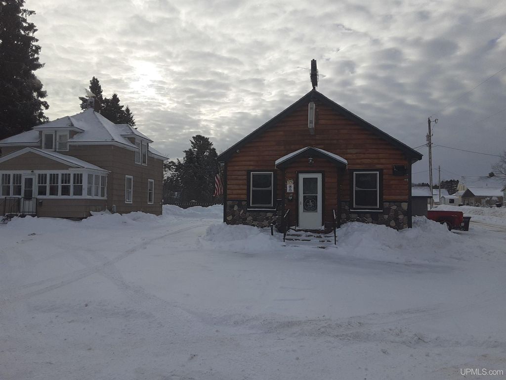 805 & 807 Eli Avenue, Bessemer, MI 49911