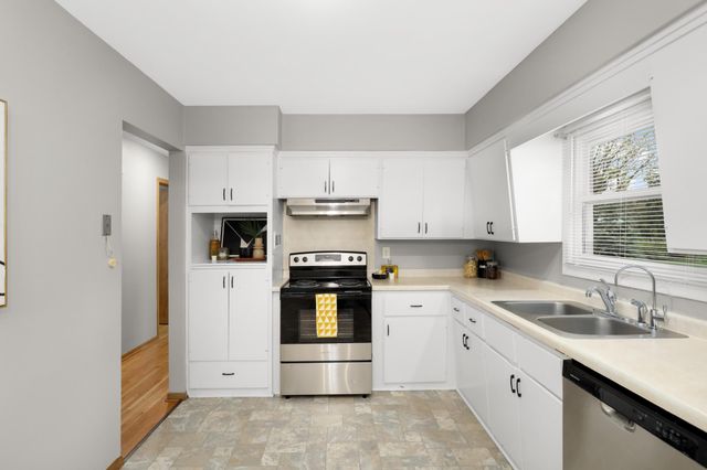 4389 Hodgson Road, Shoreview, MN 55126