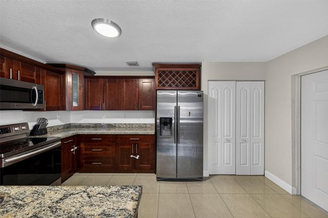 348 NW 40th Court, Oakland Park, FL 33309