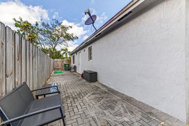 348 NW 40th Court, Oakland Park, FL 33309