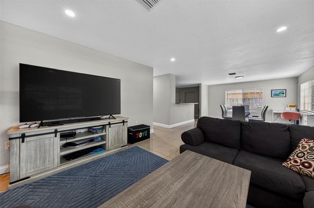 348 NW 40th Court, Oakland Park, FL 33309