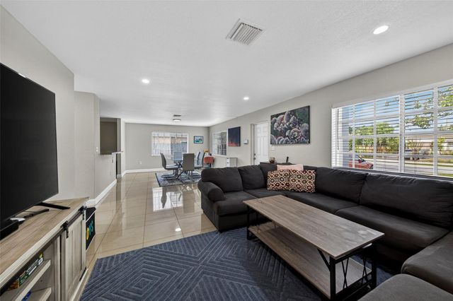 348 NW 40th Court, Oakland Park, FL 33309