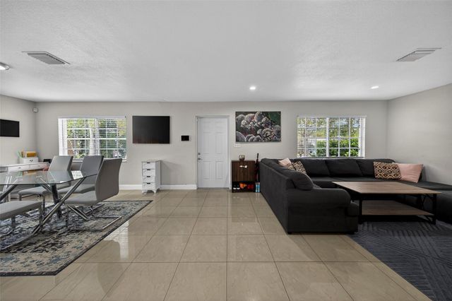 348 NW 40th Court, Oakland Park, FL 33309