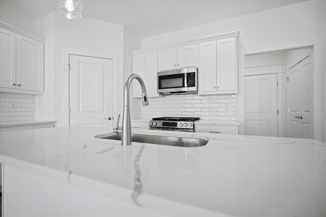 807 Verkler Court, Bloomington, IL 61704