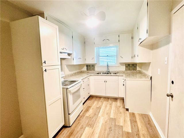 1202 Devon Dr, Corpus Christi, TX 78404