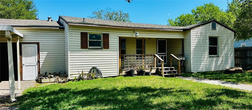 1202 Devon Dr, Corpus Christi, TX 78404