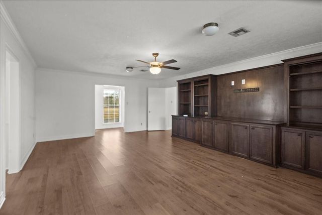 105 Alice Street, Anahuac, TX 77514