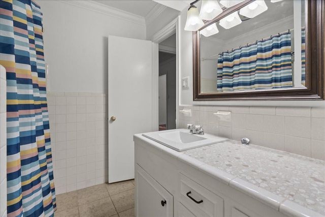 105 Alice Street, Anahuac, TX 77514