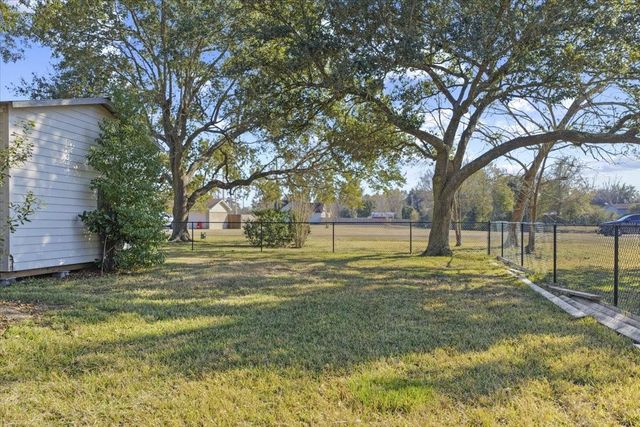 105 Alice Street, Anahuac, TX 77514