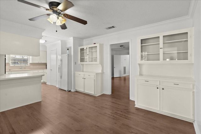 105 Alice Street, Anahuac, TX 77514