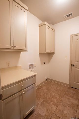 7361 Flat Rock Ln, Tyler, TX 75703