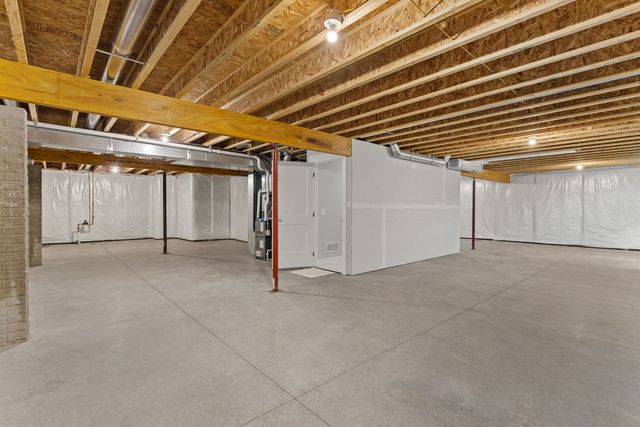 4610 W 12th Street, Davenport, IA 52804