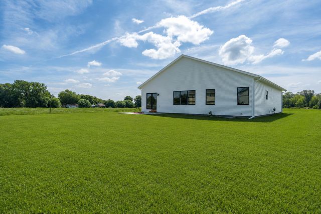 4610 W 12th Street, Davenport, IA 52804