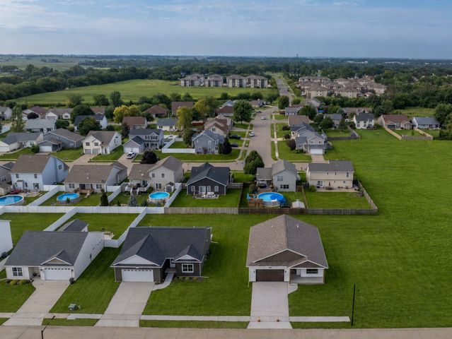 4610 W 12th Street, Davenport, IA 52804