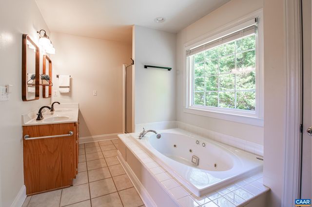 5301 LITTLE FOX LN, Charlottesville, VA 22903