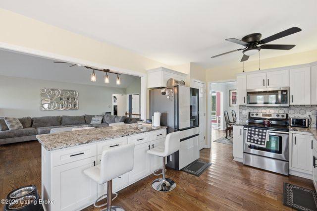 8200 Bohannon Station Rd, Louisville, KY 40291