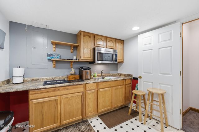 8200 Bohannon Station Rd, Louisville, KY 40291