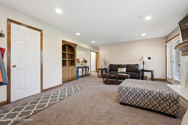 8200 Bohannon Station Rd, Louisville, KY 40291