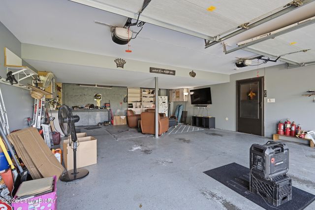 8200 Bohannon Station Rd, Louisville, KY 40291