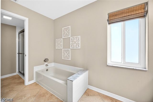 1990 Leisure DR 3, Fort Myers, FL 33907