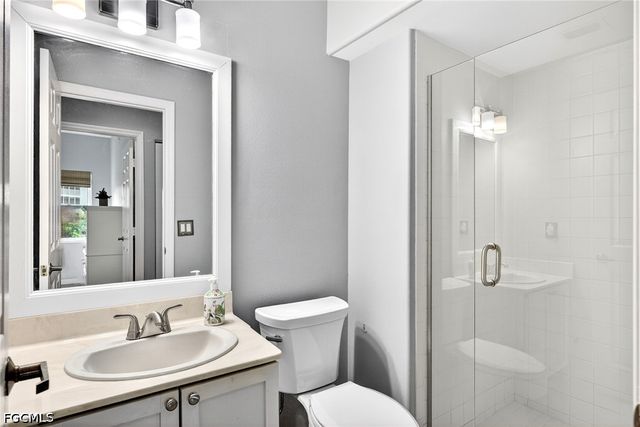 1990 Leisure DR 3, Fort Myers, FL 33907