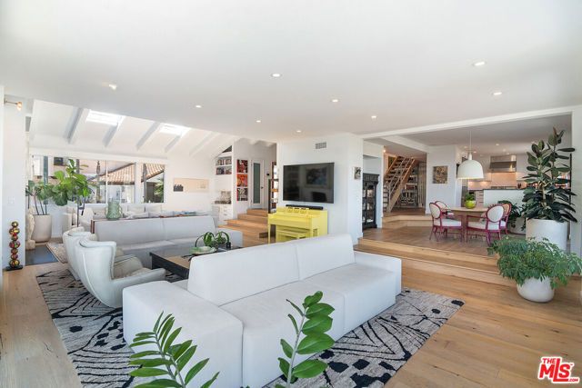 1904 N Crescent Heights Boulevard, Los Angeles, CA 90069
