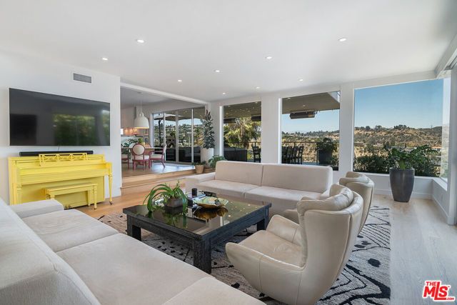 1904 N Crescent Heights Boulevard, Los Angeles, CA 90069