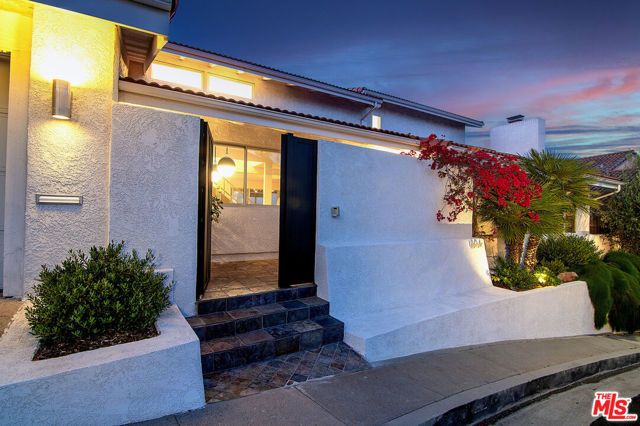 1904 N Crescent Heights Boulevard, Los Angeles, CA 90069