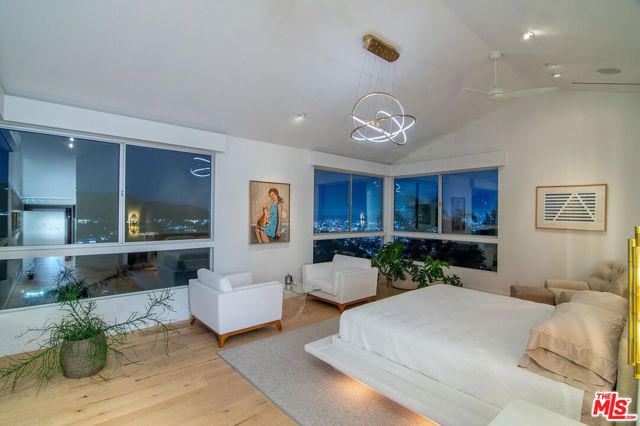 1904 N Crescent Heights Boulevard, Los Angeles, CA 90069