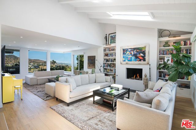 1904 N Crescent Heights Boulevard, Los Angeles, CA 90069