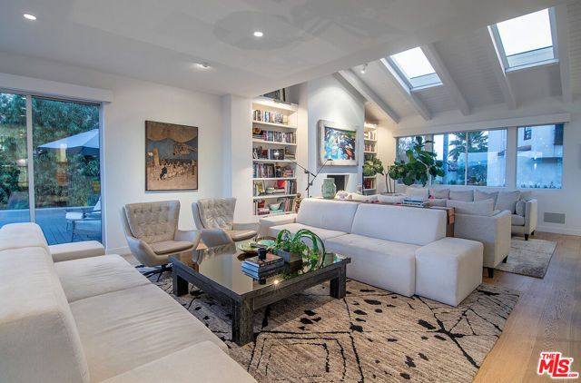 1904 N Crescent Heights Boulevard, Los Angeles, CA 90069