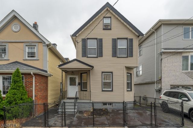 352 Forest St, Kearny Town, NJ 07032