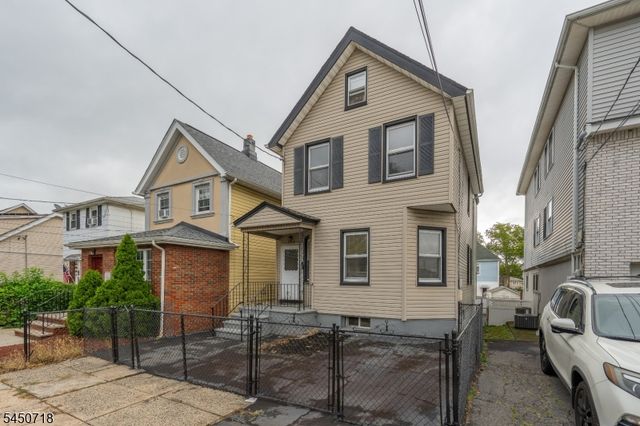 352 Forest St, Kearny Town, NJ 07032